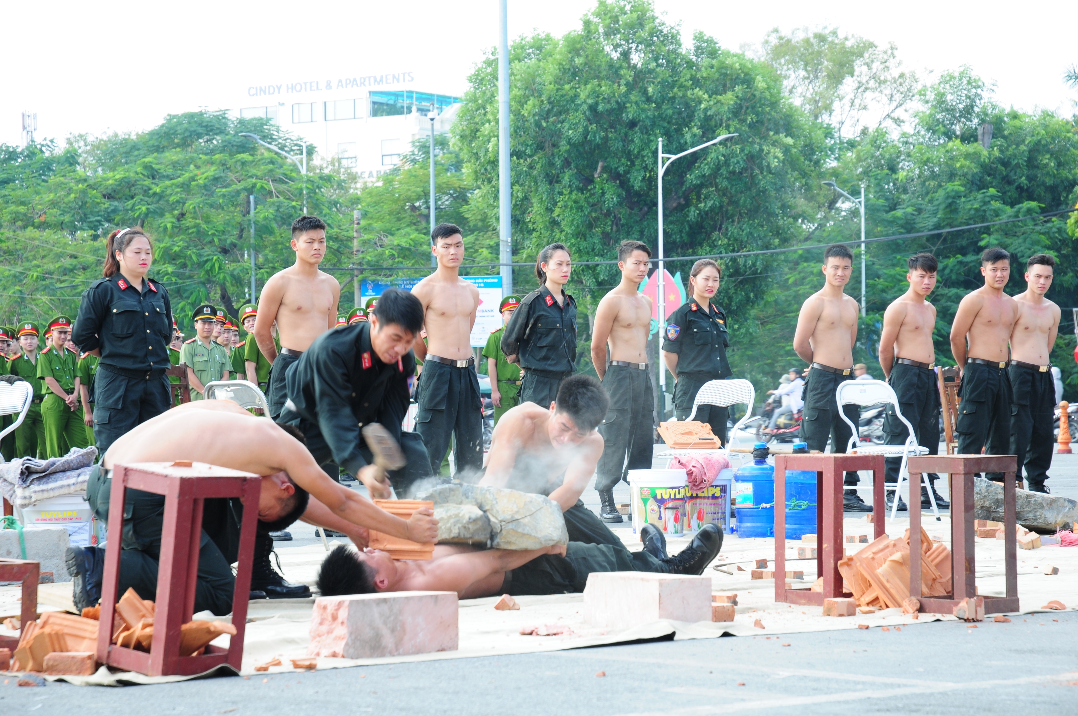 Khối Công an huyện: Bắt, vận động đầu thú 20 đối tượng truy nã